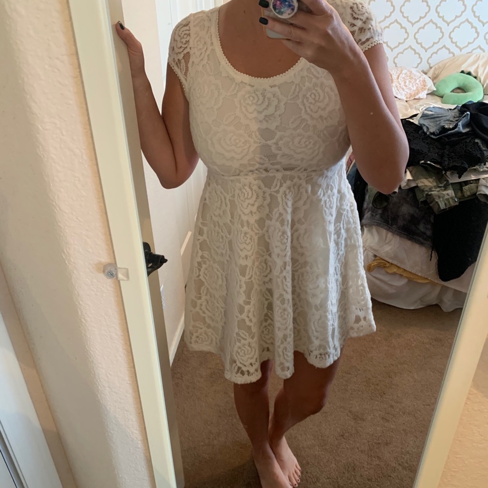 White floral lace short dress